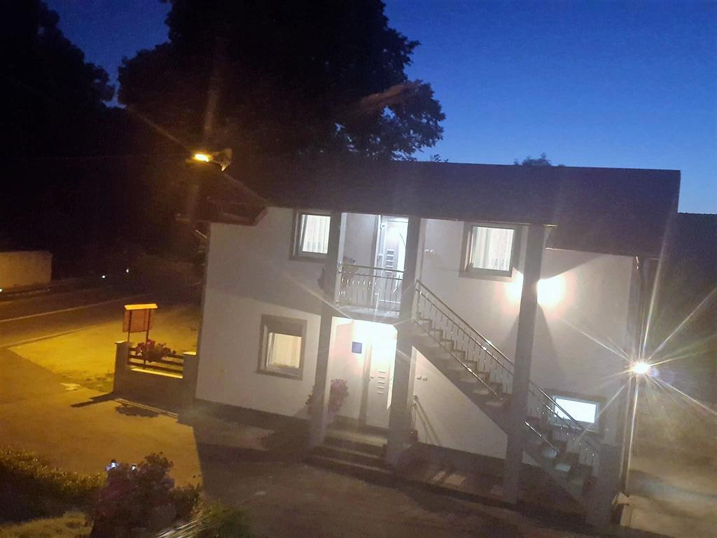 Guesthouse Samolov Vrhovine Экстерьер фото